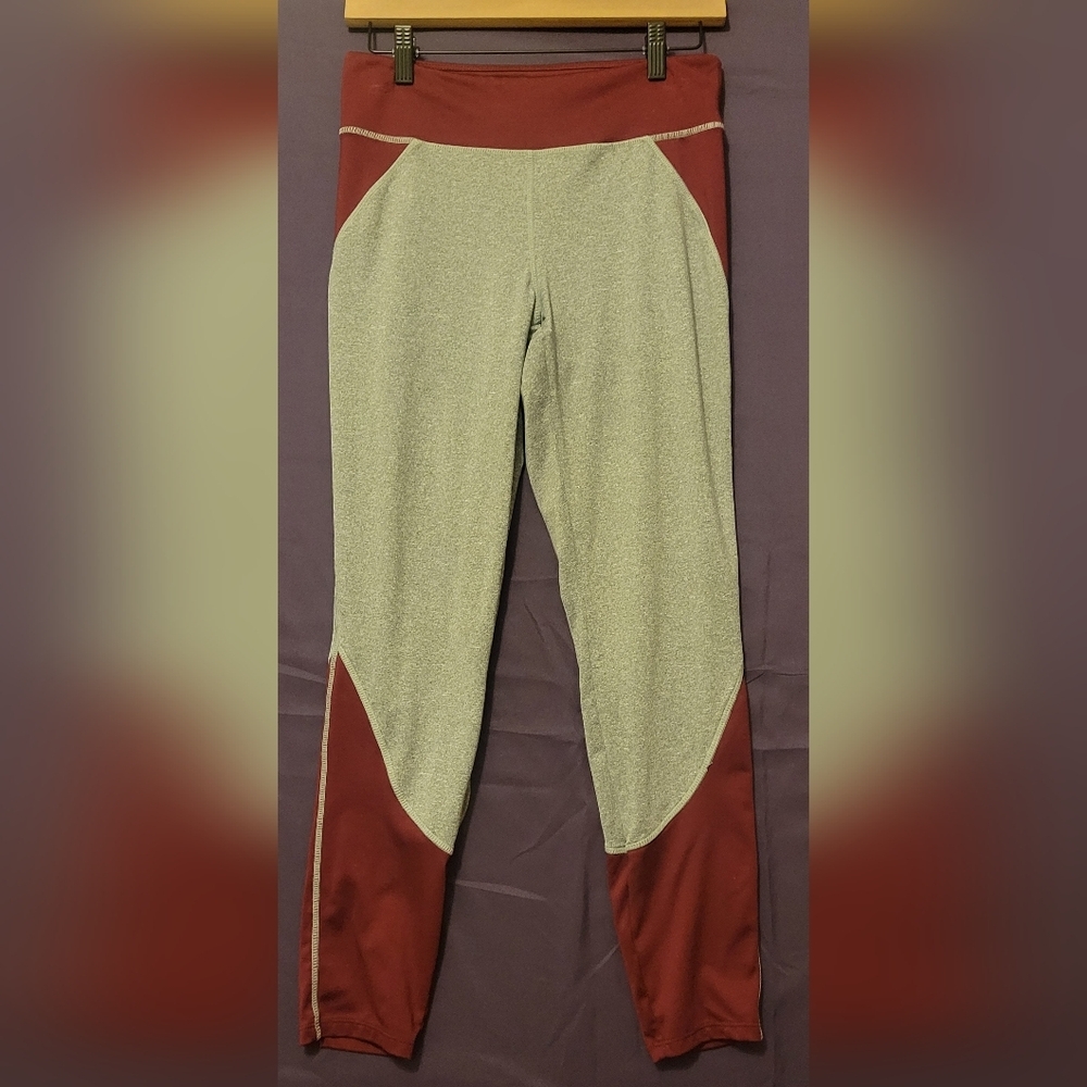 Cloud Chaser Grey & Burgandy Leggings with Color Block Design. Size L